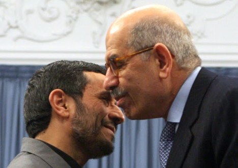 من هو الدكتور محمد البرادعي  Ahmadinejad-and-elbaradei-kissy-kissy